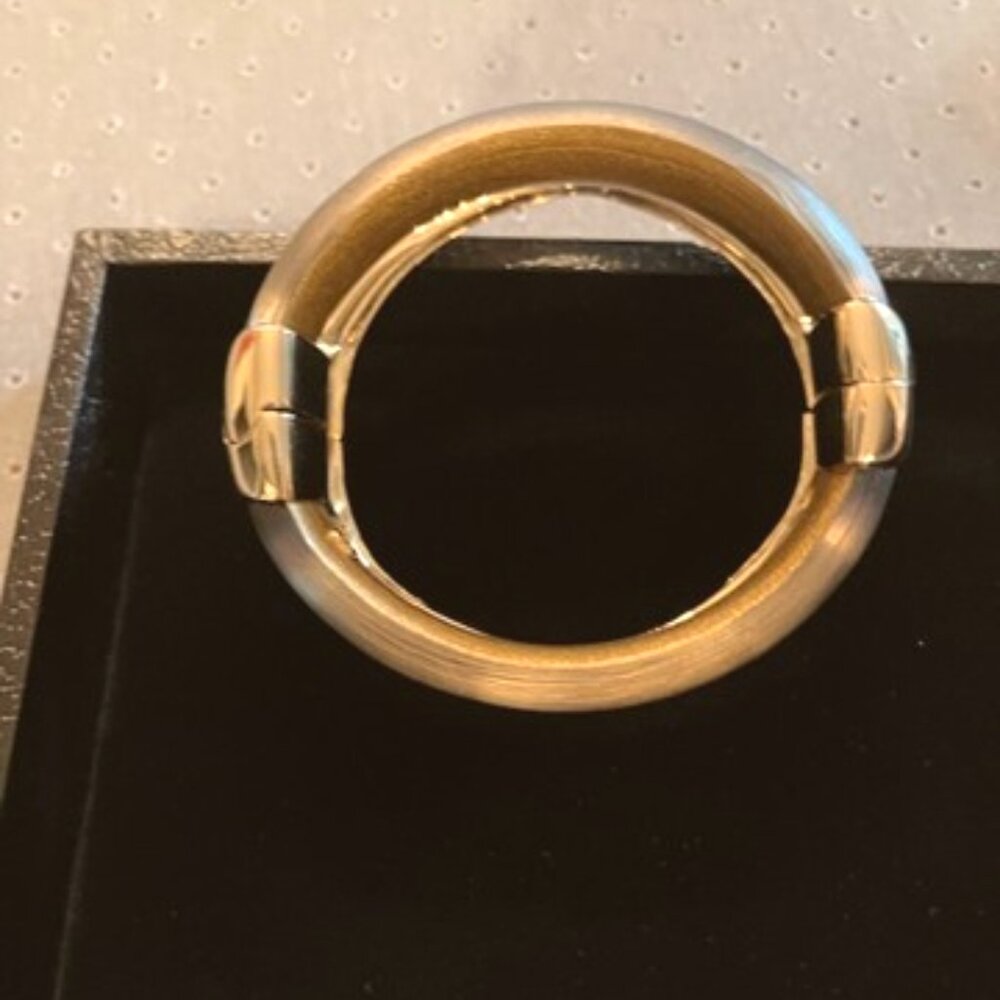 Alexis Bittar Double Stack Gold-Tone and Black Lucite Hinge Bracelet Bangle-NWOT - Picture 7 of 9